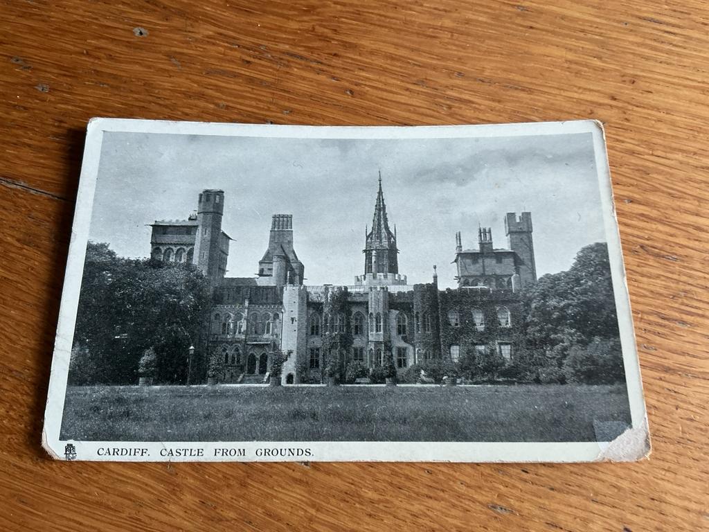 B100 Cardiff Castle, Ophalen of Verzenden