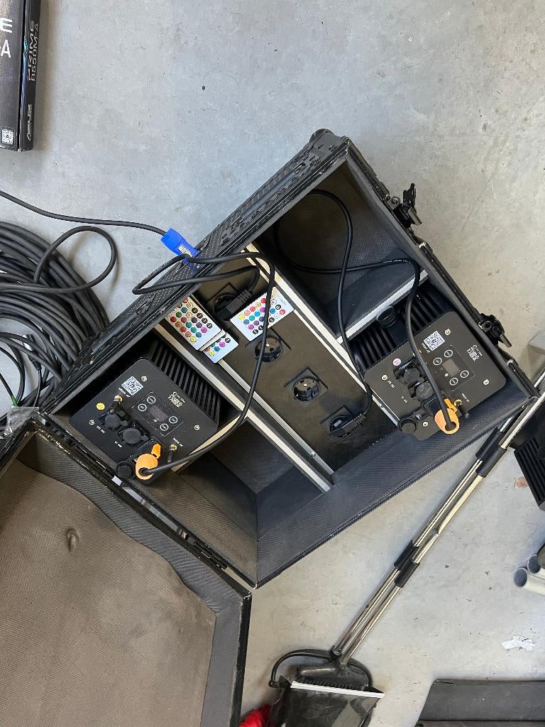 Uplights voor binnen en buiten gebruik 4x dmx gestuurd, Zo goed als nieuw, Info@mobiscreen.tv, NNB, Ophalen