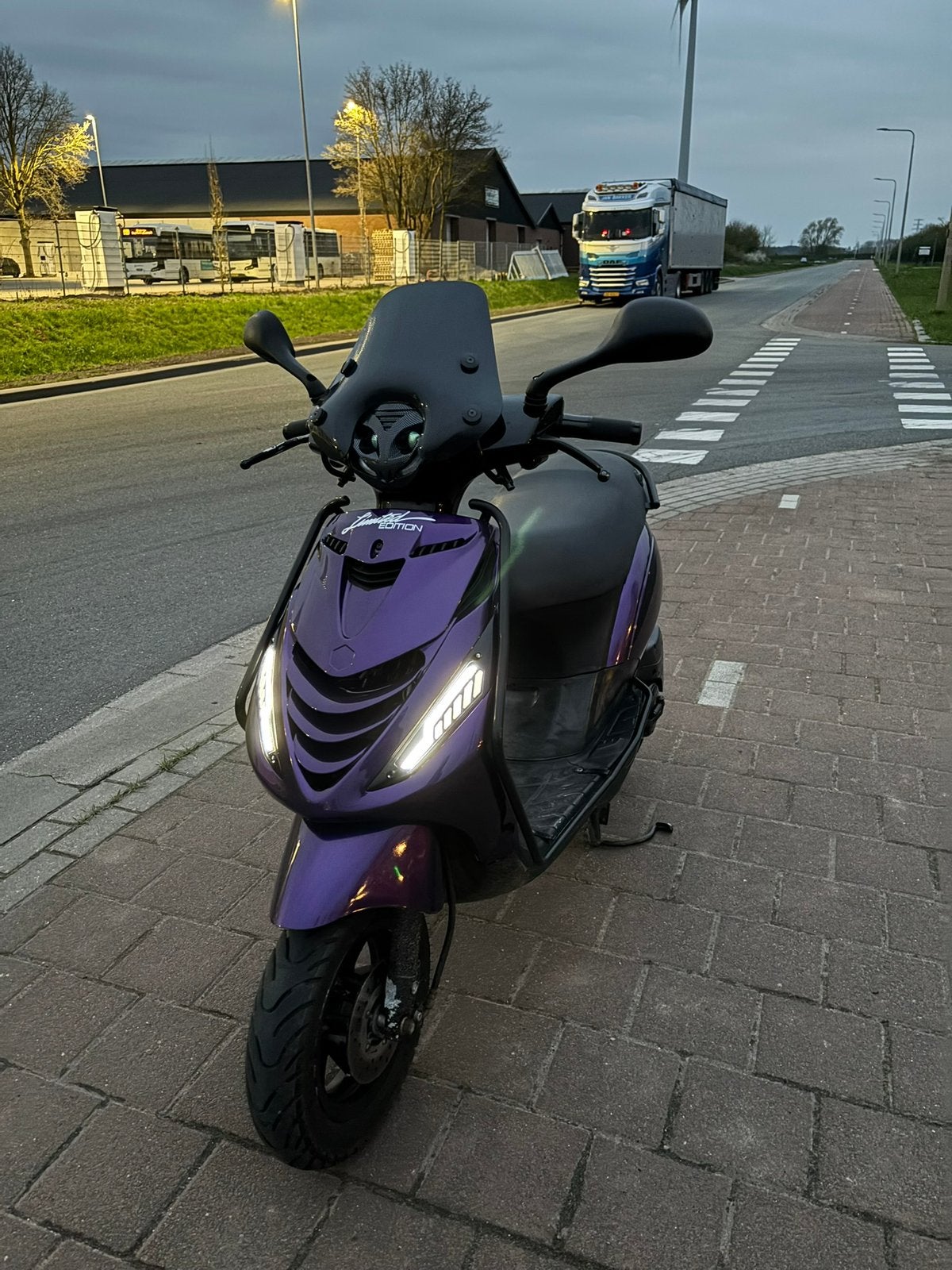 Piaggio zip 50cc 2011, Fietsen en Brommers, Scooters | Piaggio, Ophalen, Zo goed als nieuw, Benzine, Zip