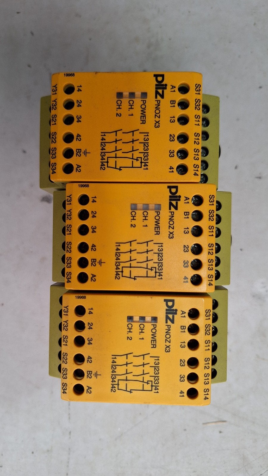 Pilz PNOZ X3 Veiligheidsrelais - 3 stuks, Ophalen of Verzenden, Zo goed als nieuw