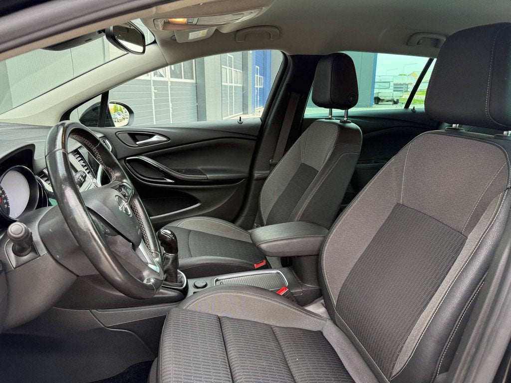 Opel Astra Sports Tourer Design & Tech camera-cruise-nieuwe, Gebruikt, 1199 cc, Leder en Stof, Zwart