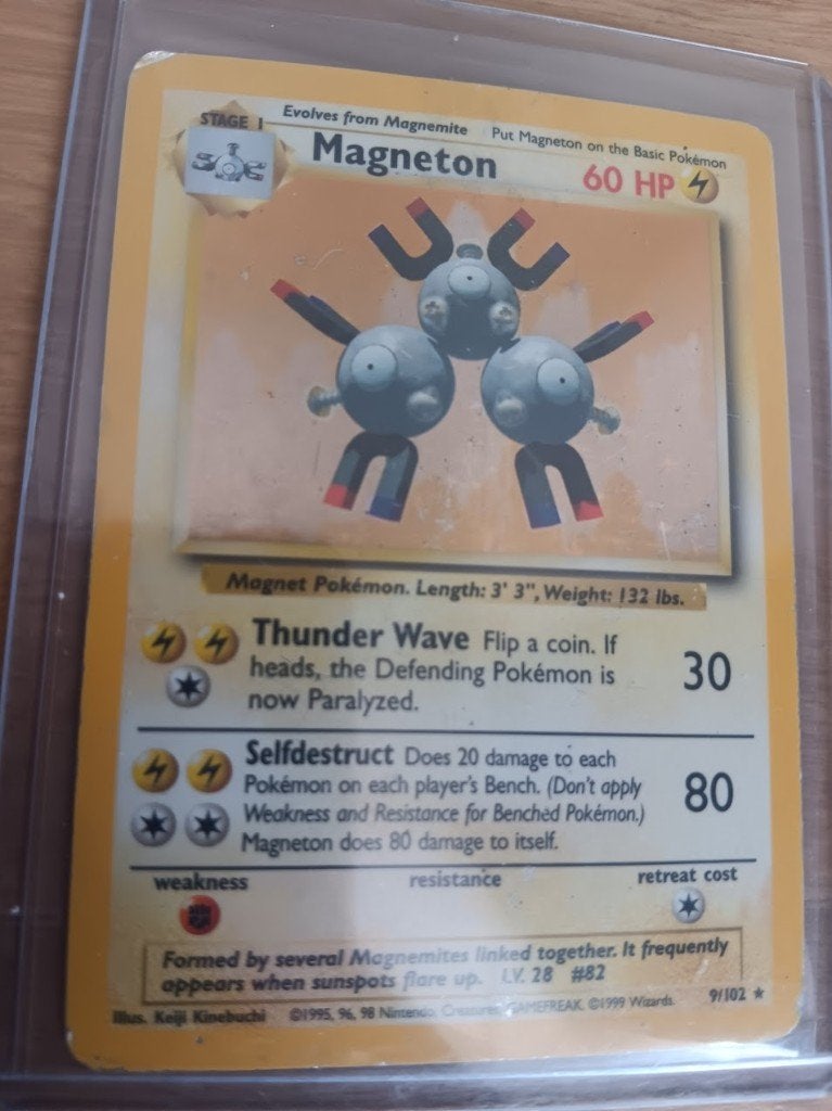 Magneton 9/102 Holo - Base Set - Engels, Hobby en Vrije tijd, Verzamelkaartspellen | Pokémon, Ophalen of Verzenden, Gebruikt, Losse kaart
