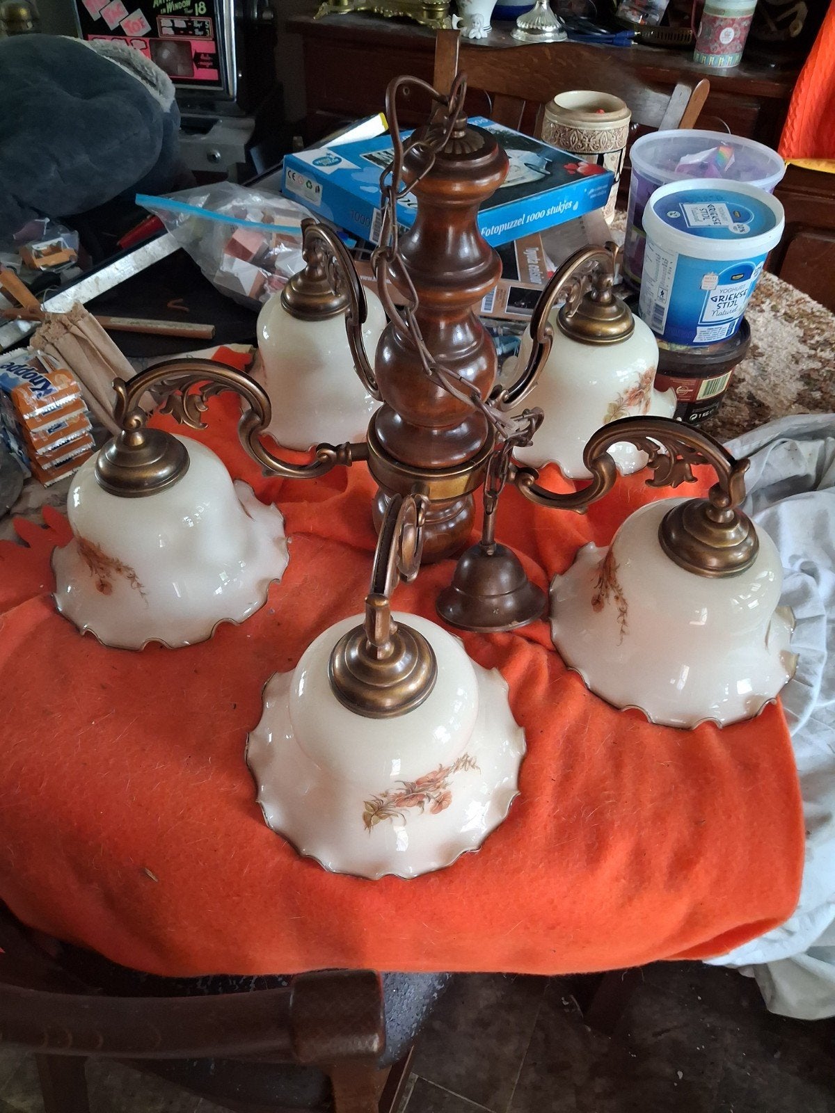Te koop oude hang lamp met 5 kelken glas., Ophalen