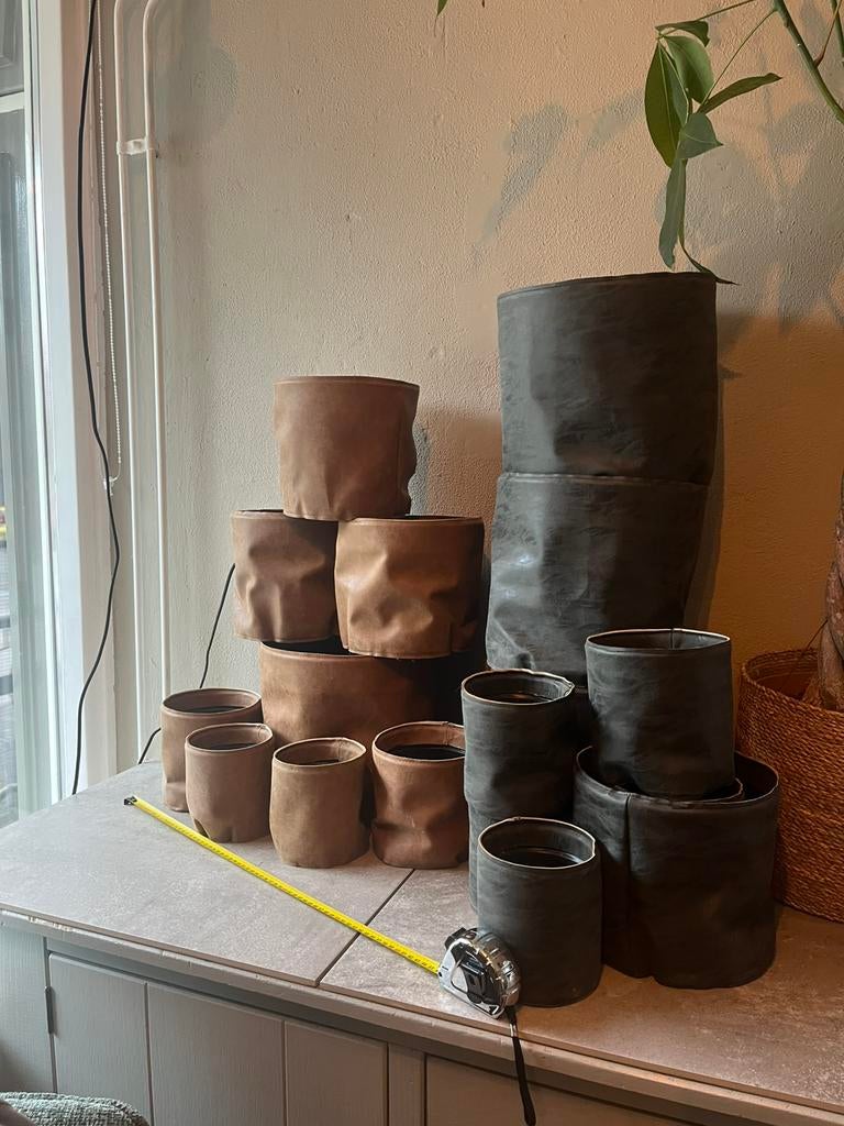 Bloempotten van suede, Rond, Ophalen of Verzenden, Zo goed als nieuw, Aardewerk