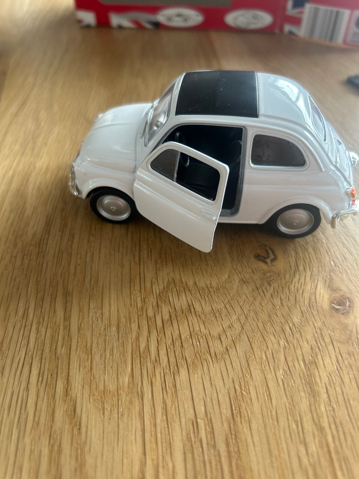 Model 500, Hobby en Vrije tijd, Modelauto's | 1:24, Ophalen of Verzenden, Zo goed als nieuw, Motor, Overige merken