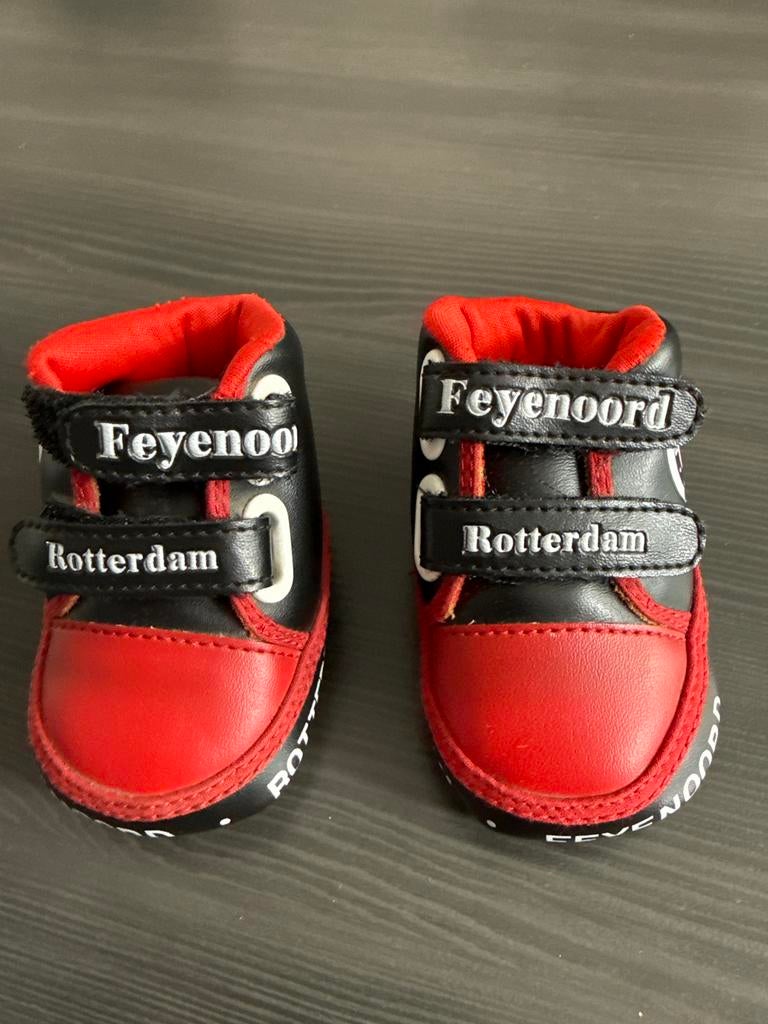 Feyenoord babyslofjes uit 2001/2002 - Zwart/Rood, Ophalen of Verzenden, Gebruikt, Jongetje of Meisje, Slofjes