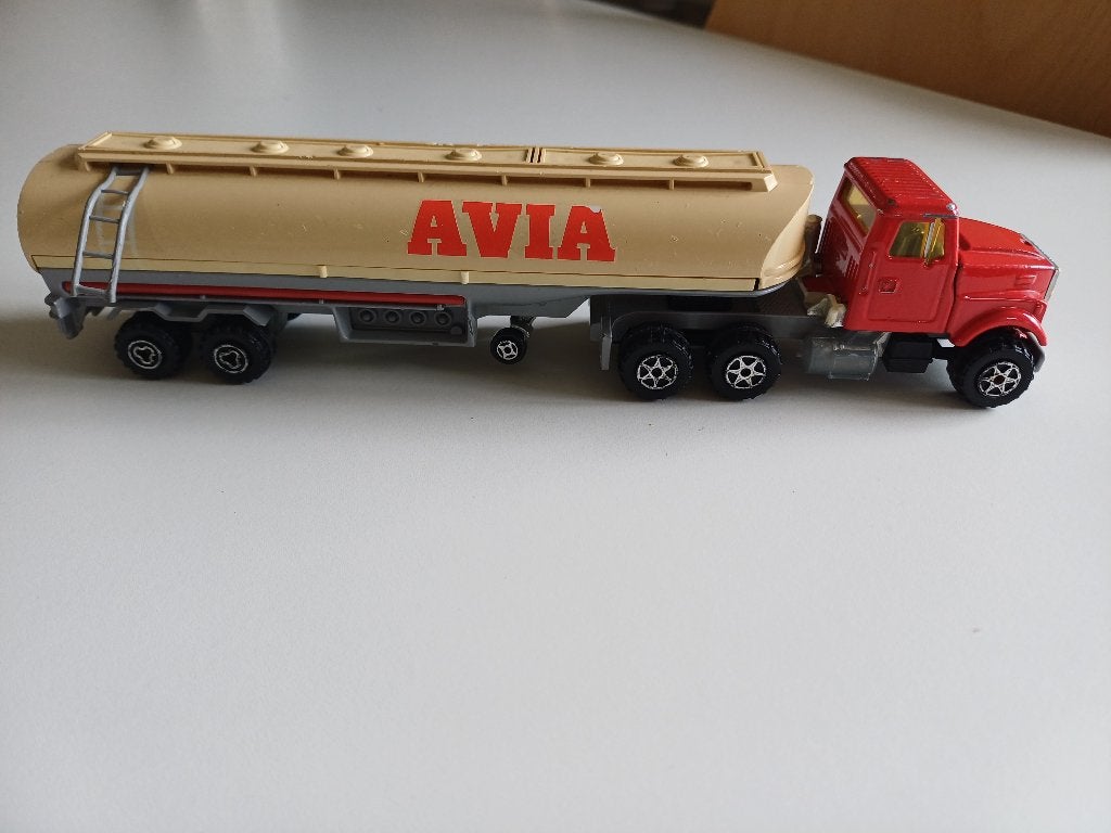 vintage majorette Avia vrachtwagen tankwagen, Ophalen of Verzenden, Gebruikt, Bus of Vrachtwagen