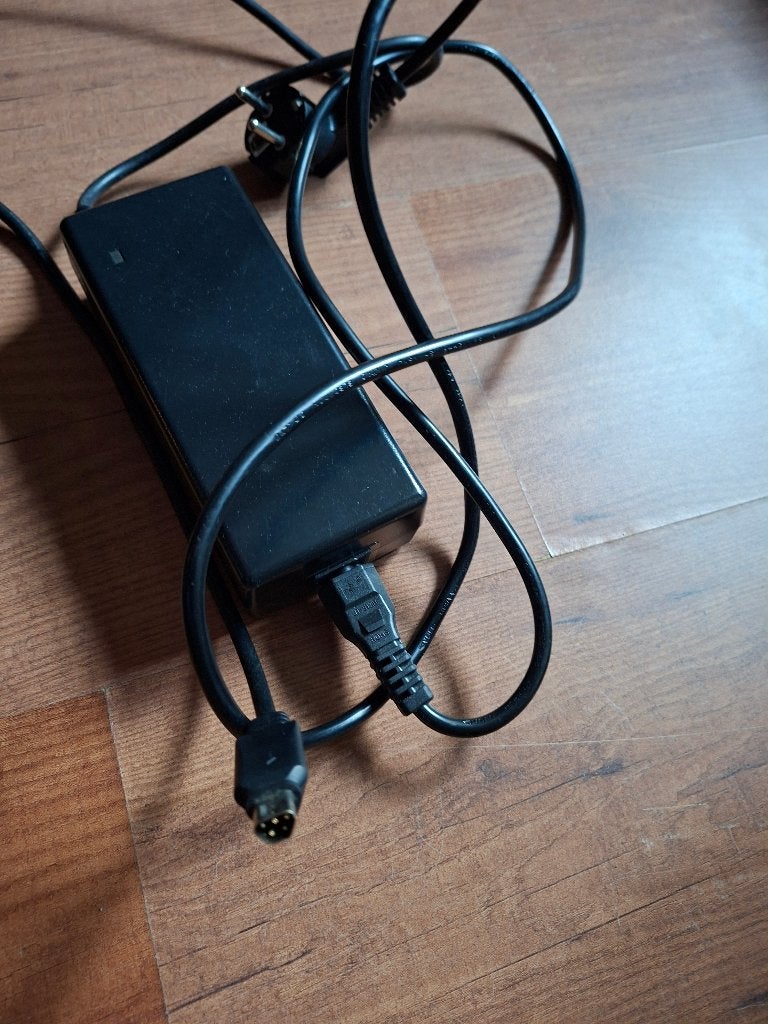 Stella oplader 5 pins, Fietsen en Brommers