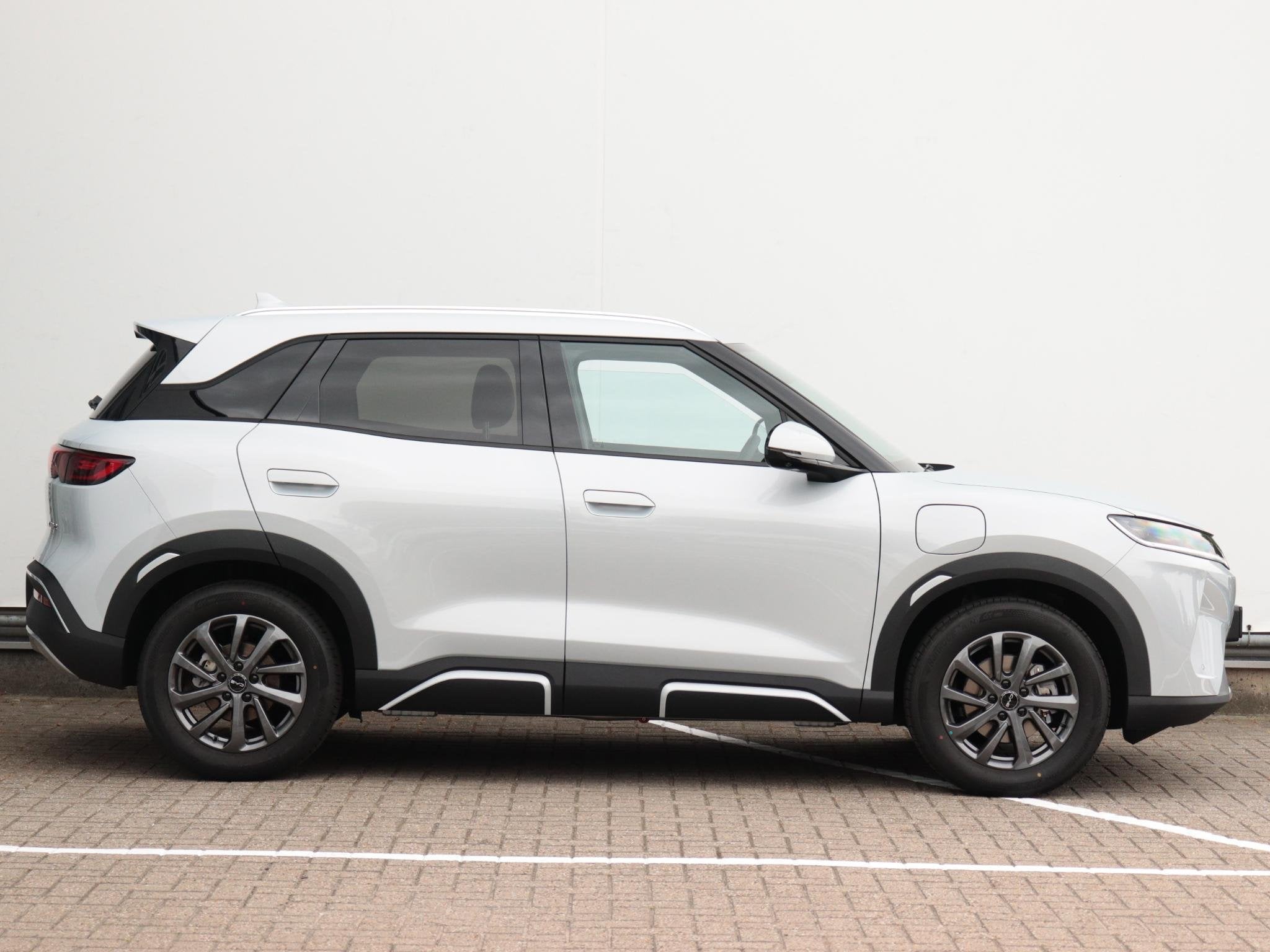 BYD ATTO 2 1.5 DM-i Boost | Uit voorraad leverbaar! | 90km e, Auto's, BYD, 1498 cc, Wit, Plug-in hybride, Bedrijf