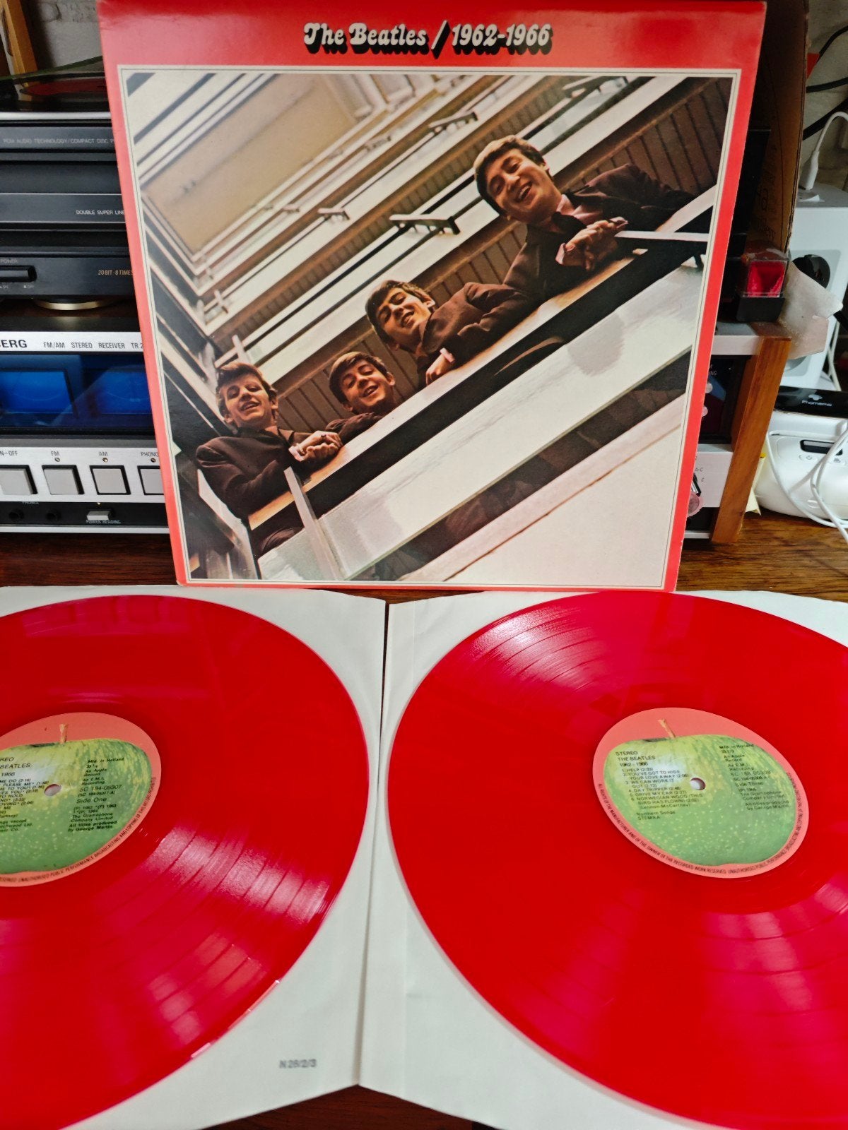 The Beatles - 1962-1966 (Rode Dubbel-LP), Ophalen of Verzenden, Zo goed als nieuw, 12 inch, Colored vinyl