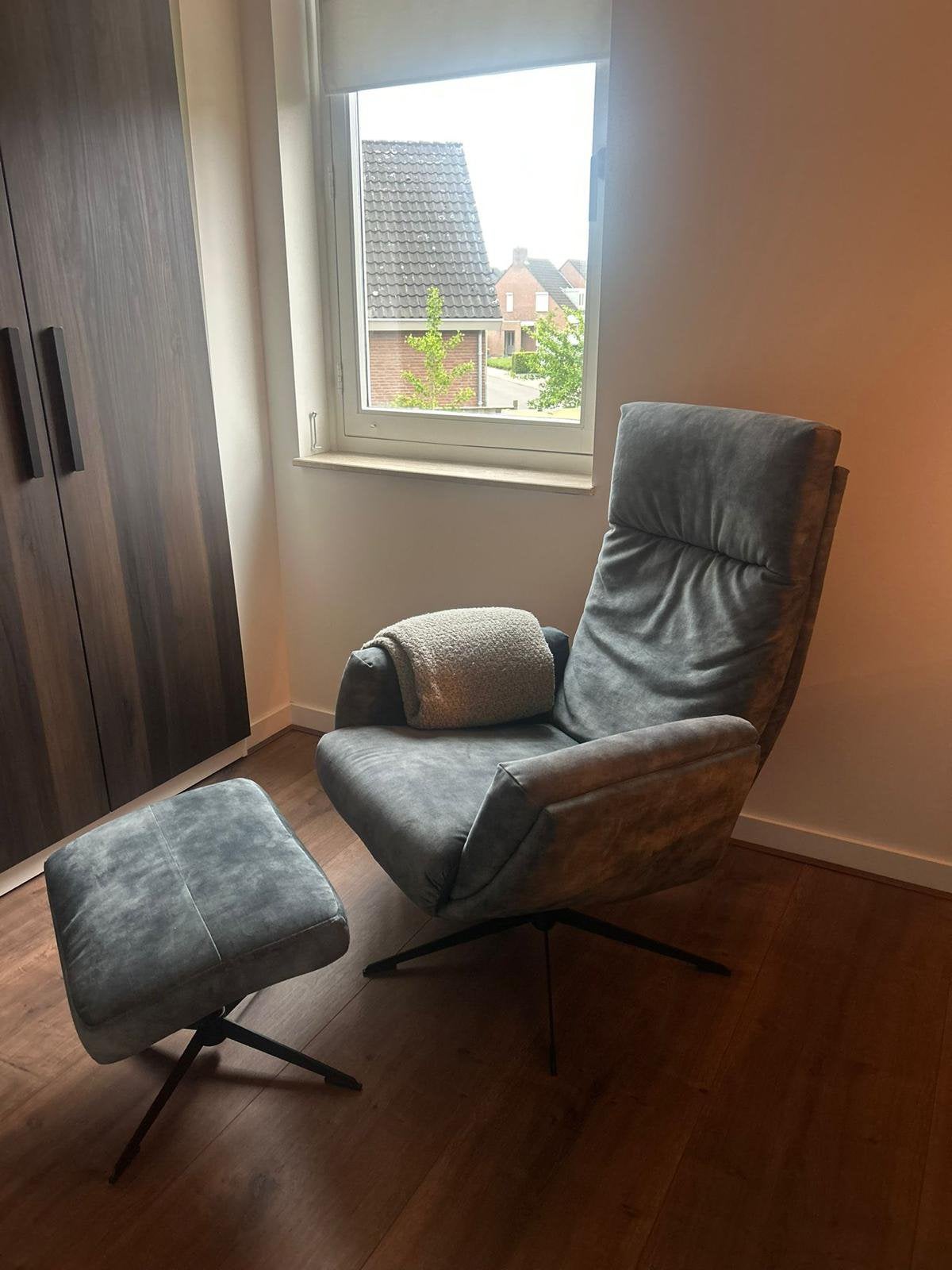 Zitfauteuil met voetenbankje, Ophalen, Zo goed als nieuw, 75 tot 100 cm, Stof