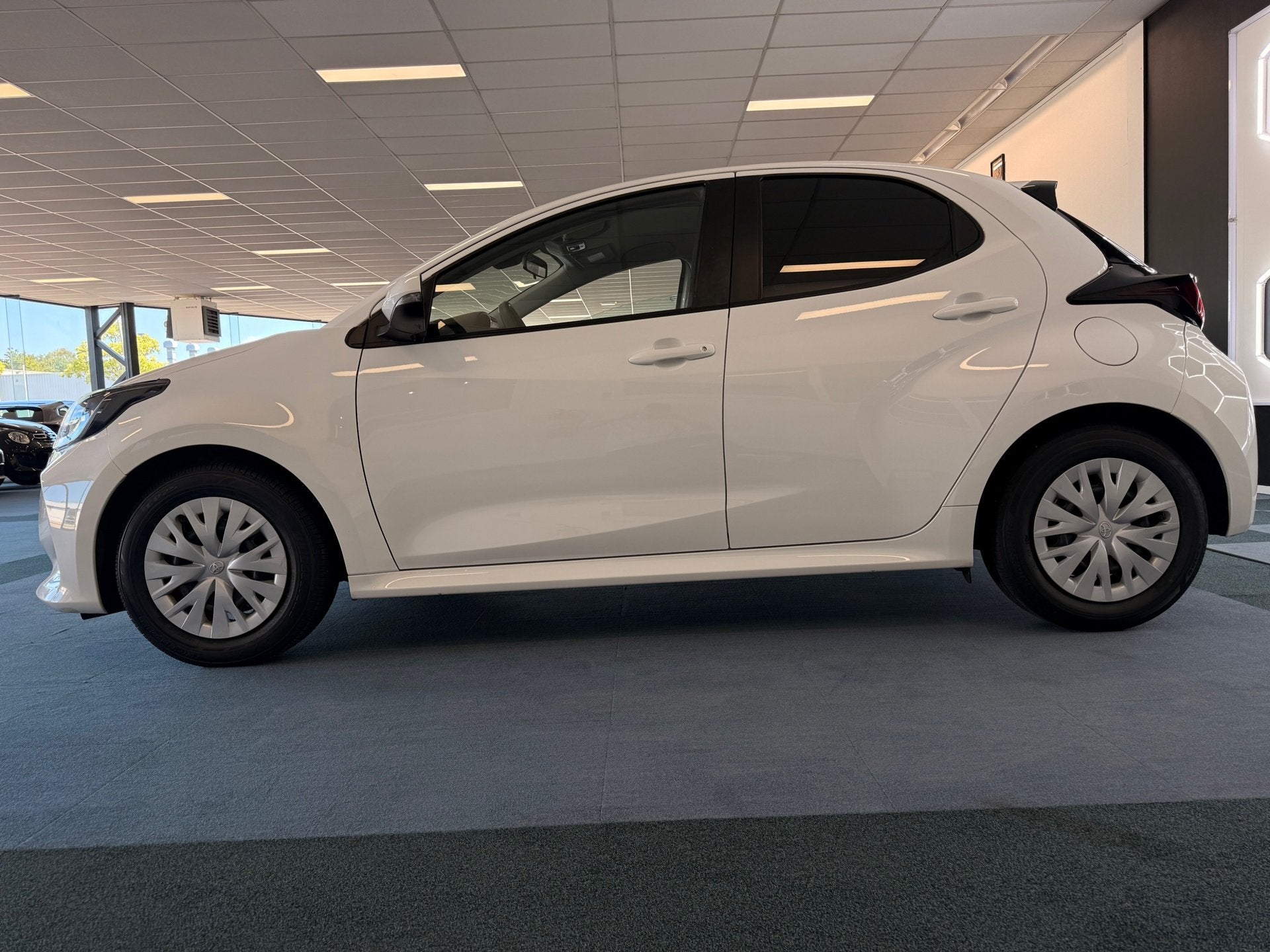 Toyota Yaris 1.5 Hybrid Comfort, Auto's, Gebruikt, Bedrijf, Hybride Elektrisch/Benzine, 3 cilinders