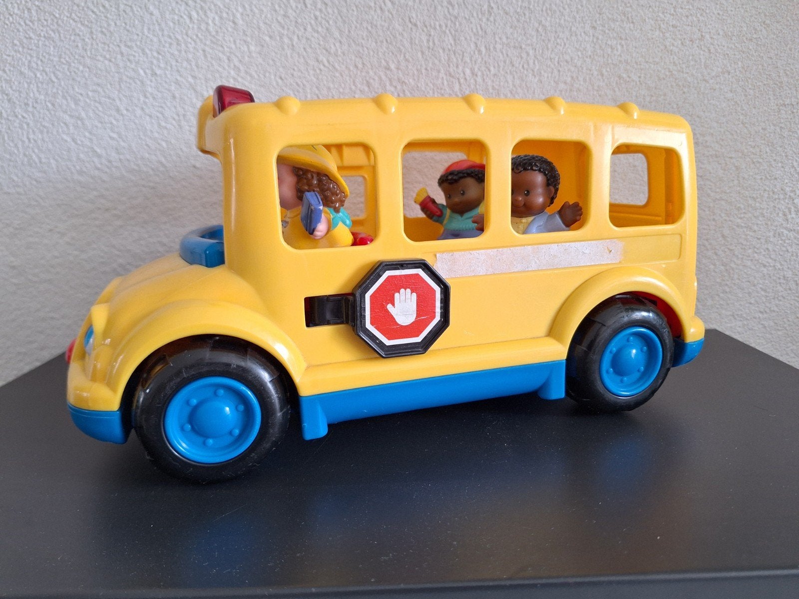 Fisher-Price schoolbus met poppetjes, Ophalen
