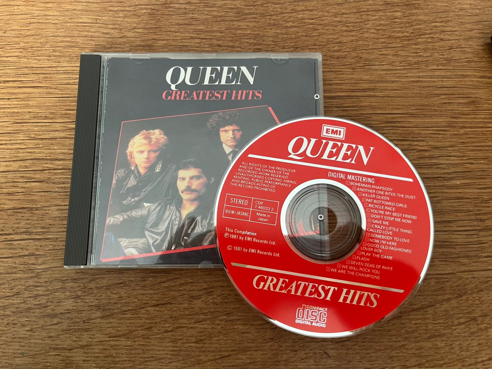 Queen, greatest hits (red face, Japanse persing), Ophalen of Verzenden, Zo goed als nieuw, Poprock