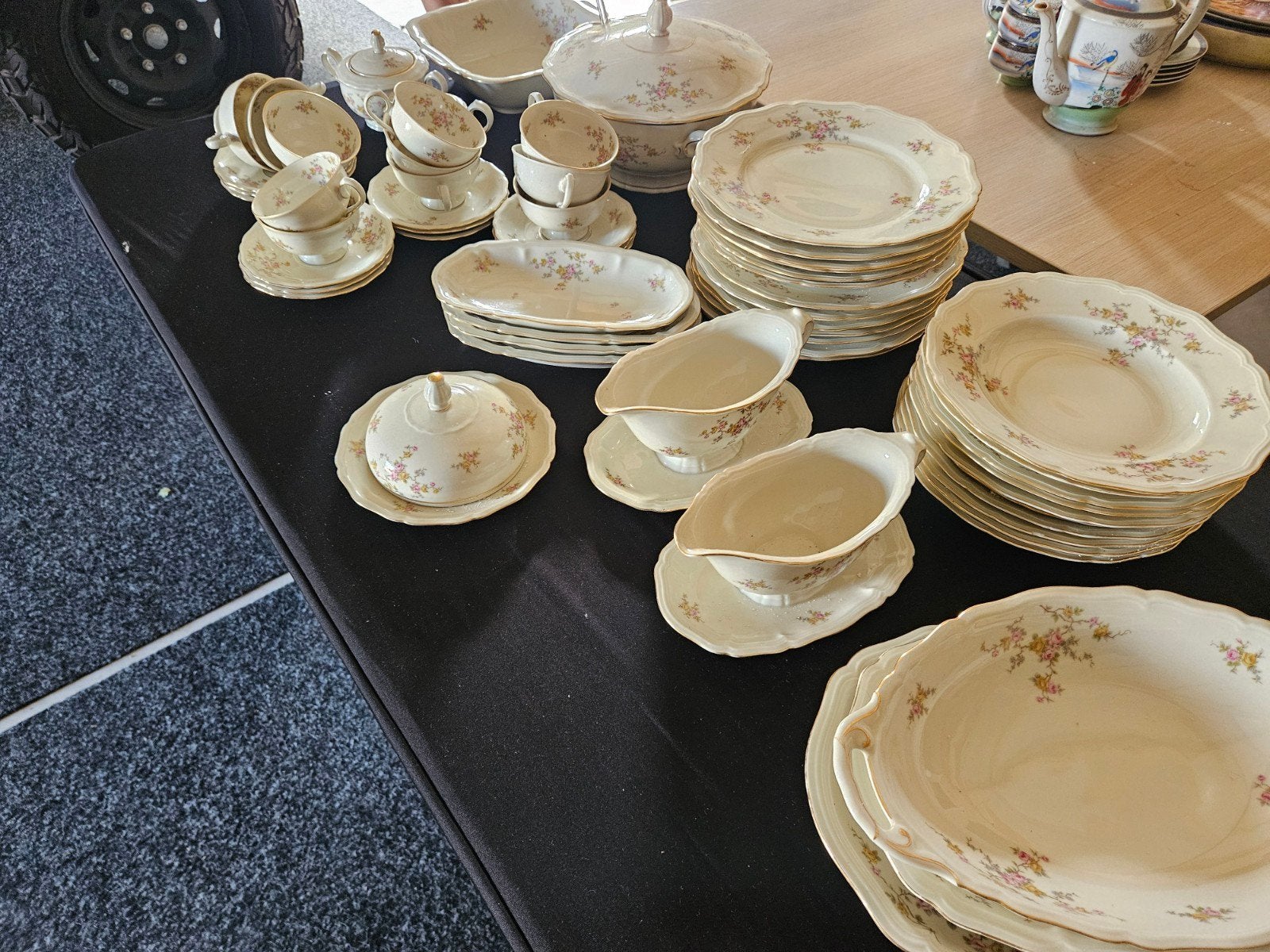 servies uit grootmoeders tijd, Ophalen