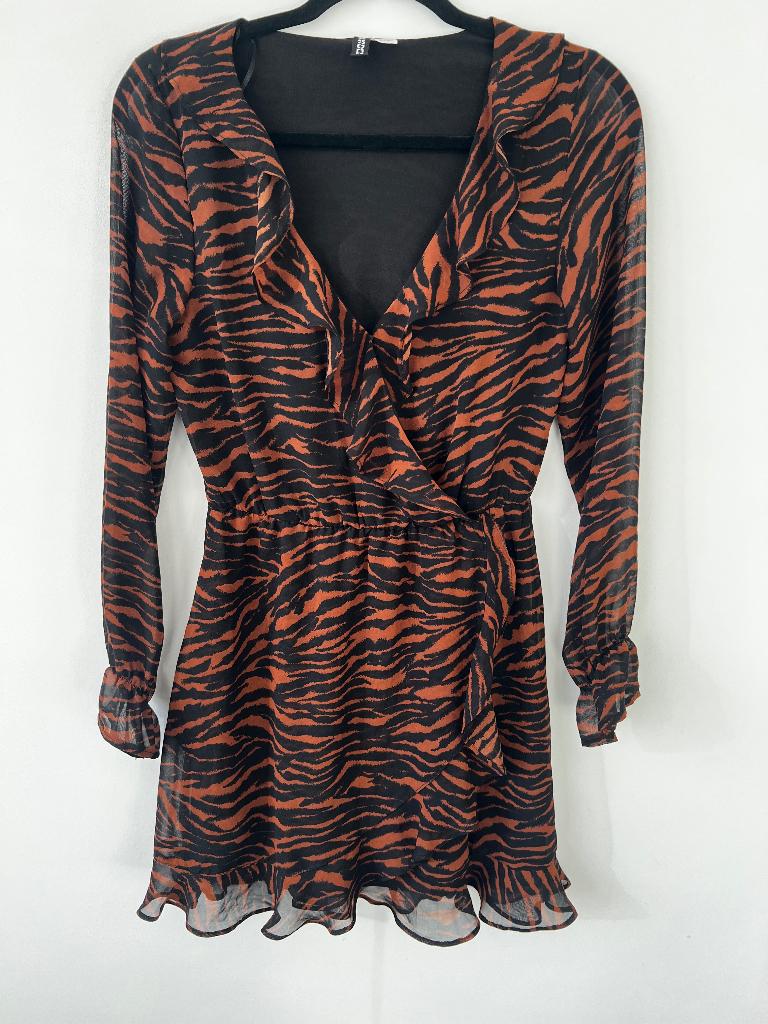 Bruin dierenprint jurkje flowy hm maat 36, Kleding | Dames, Jurken, Zo goed als nieuw, Maat 36 (S), Bruin, Boven de knie, Ophalen of Verzenden