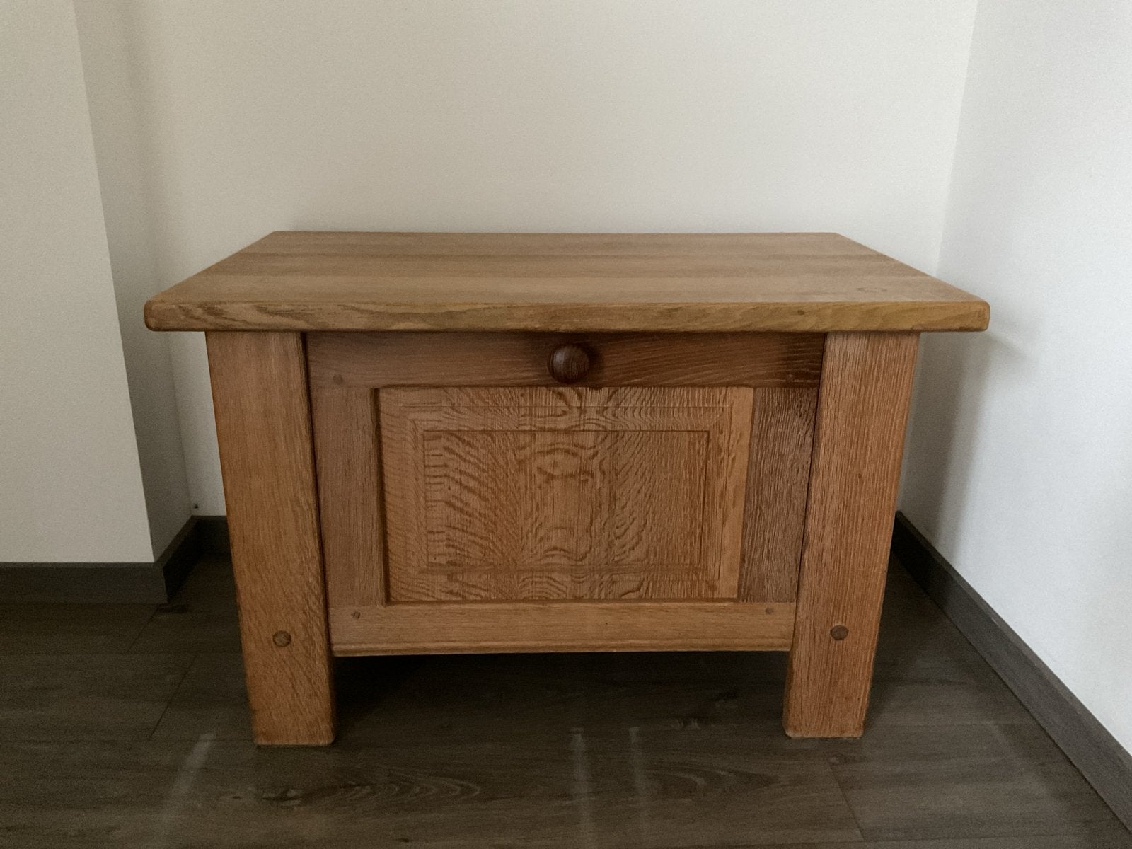 Massief eikenhouten kastje met klepdeur, Antiek en Kunst, Antiek | Meubels | Kasten, Ophalen
