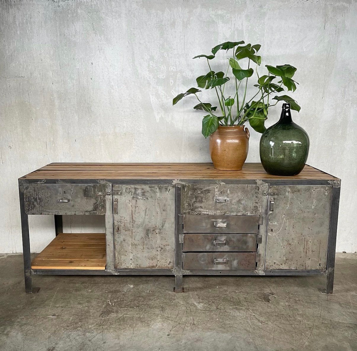 Oude industriële werkbank, vintage dressoir, toonbank,, Ophalen