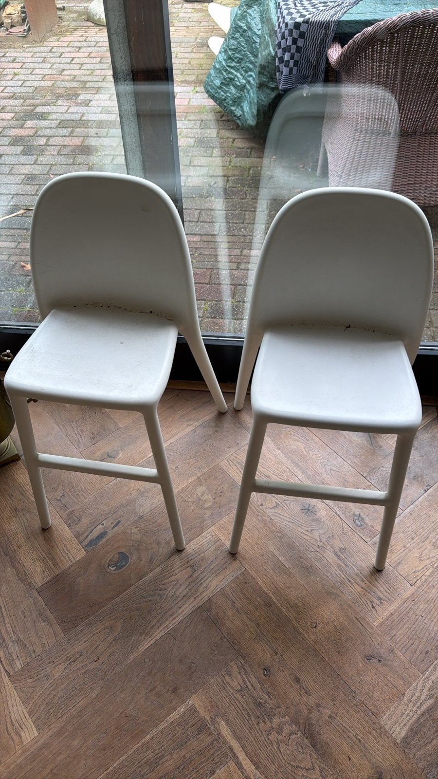 Twee Urban IKEA stoelen - perfect voor kleine ruimtes, Kunststof, Gebruikt, Twee, Wit