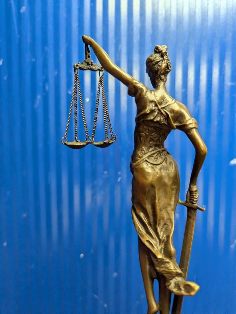 Bronzen beeld Vrouwe Justitia met weegschaal en zwaard, Ophalen of Verzenden
