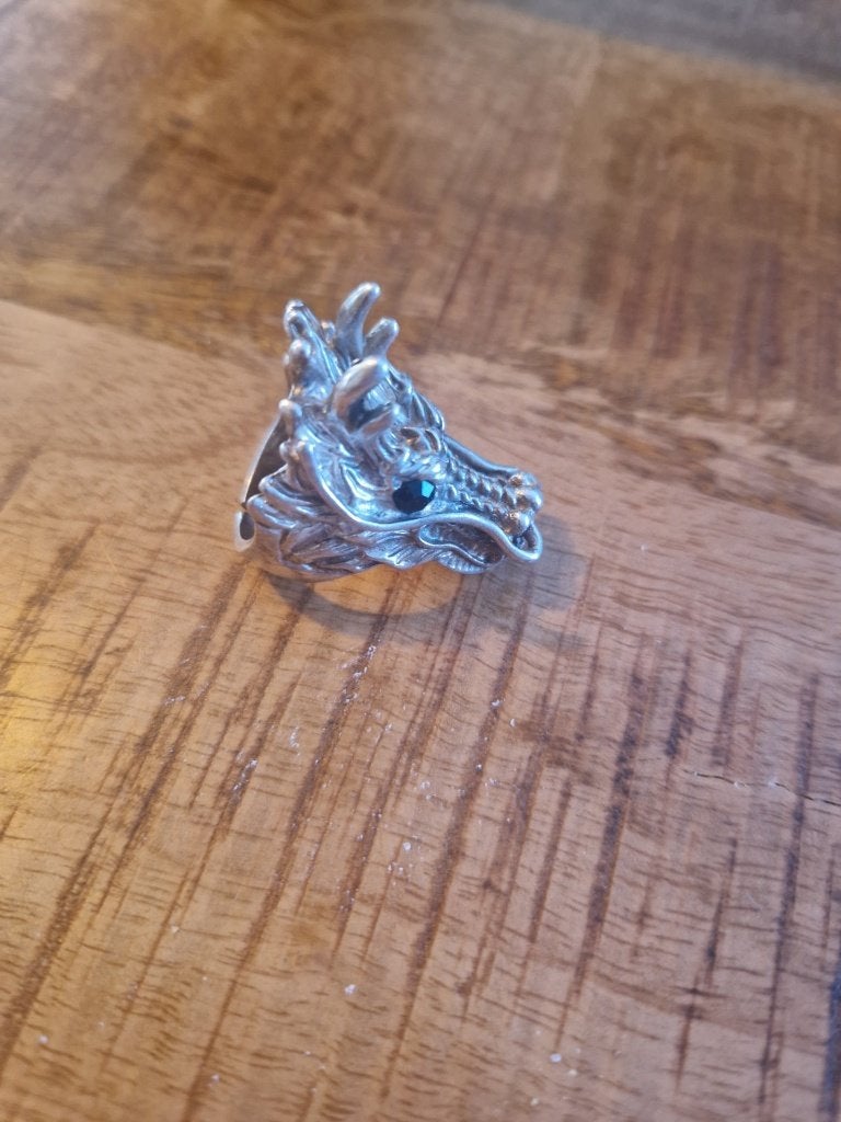 925 zilveren ring. Draak met onyx ogen. Maat 19., Ophalen of Verzenden, Zilver, Ring, Met edelsteen