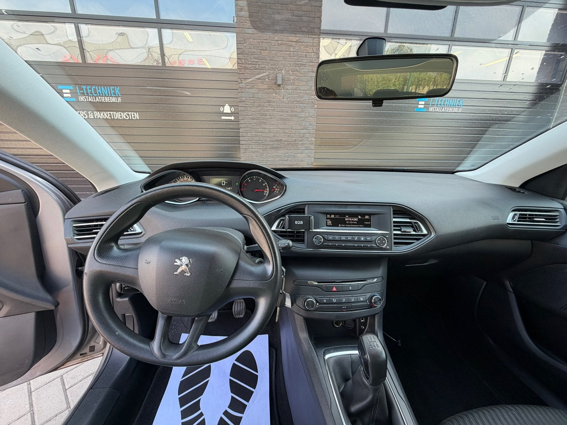 Foto 16 van Peugeot 308 1.2 VTi Access