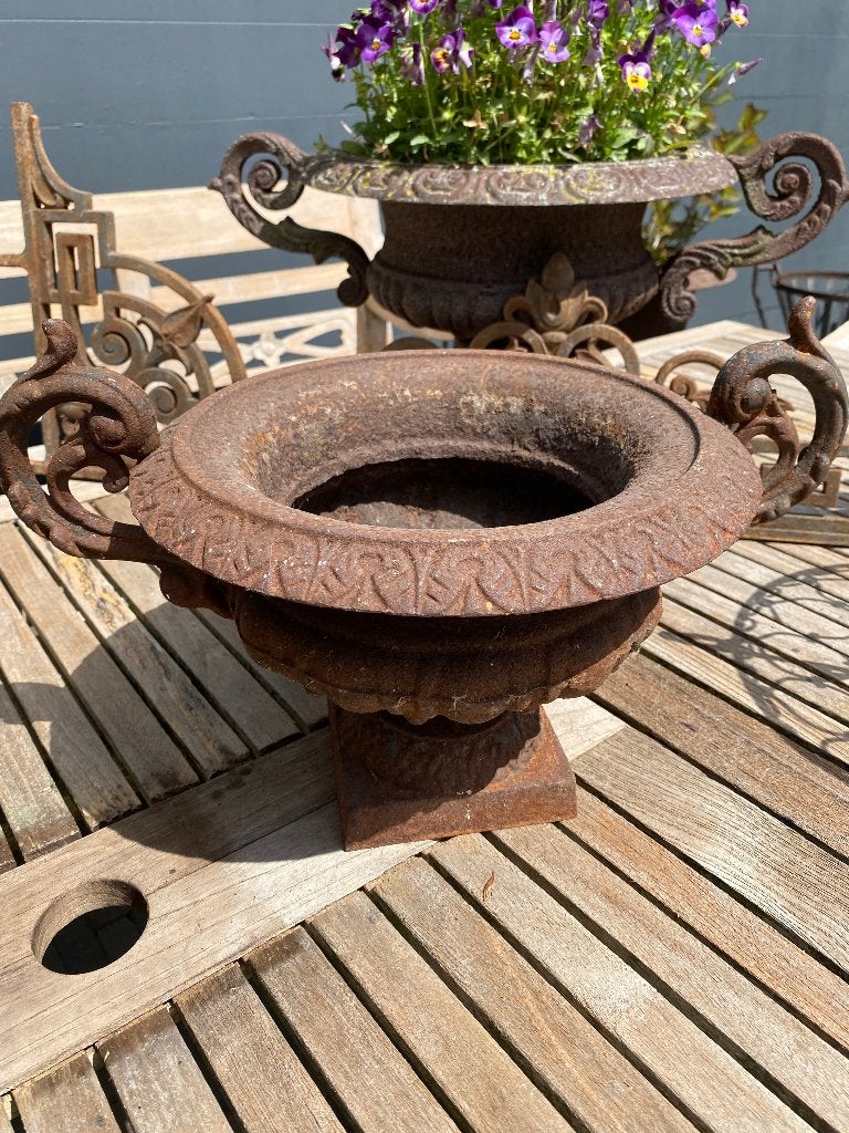 Gietijzeren Louvre vaas/pot met oren, Ophalen