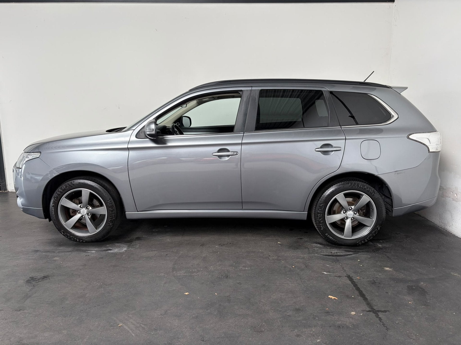 Mitsubishi Outlander 2.0 PHEV instyle. Trekhaak! (bj 2013), Auto's, Automaat, Automatische klimaatregeling, 4 cilinders, Bedrijf