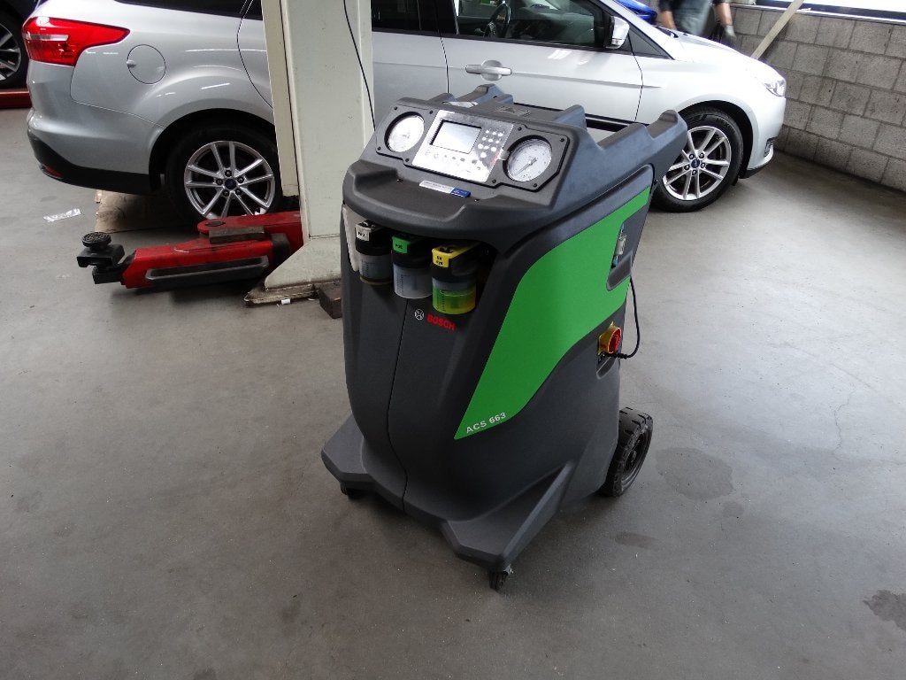 Bosch ACS 663-RI Aircoservicestation R1234yf, Ophalen, Gebruikt