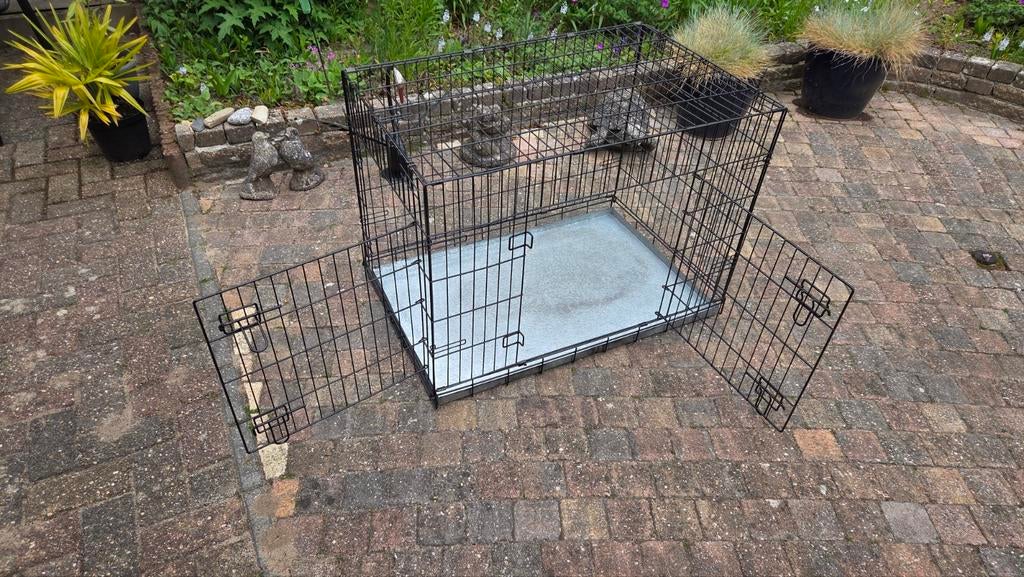 BENCH voor middelgrote hond., Dieren en Toebehoren, Hondenhokken, Ophalen of Verzenden, Zo goed als nieuw, 75 tot 110 cm, Minder dan 65 cm