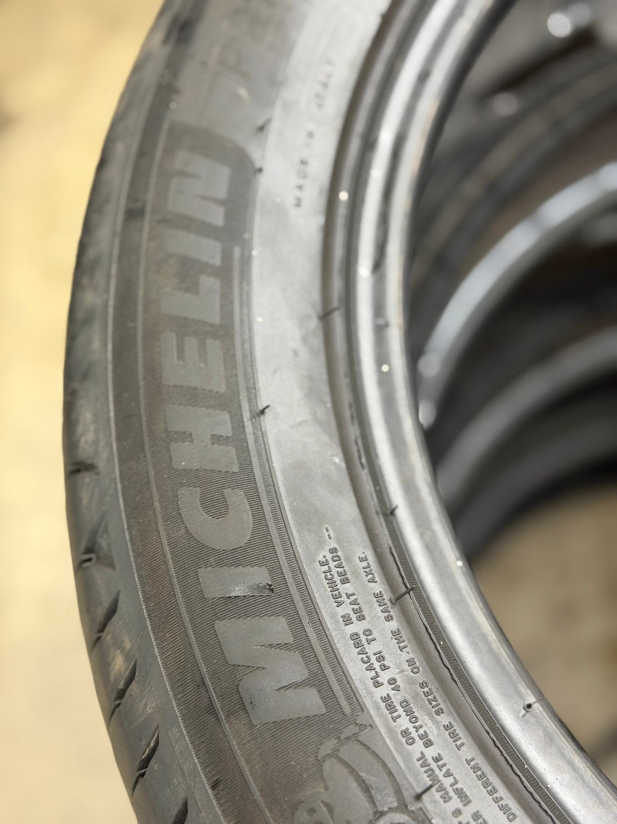 4x 205 55 17 Michelin zomer demo zgan €75,- pst all incl!, Ophalen, Zomerbanden, Band(en)