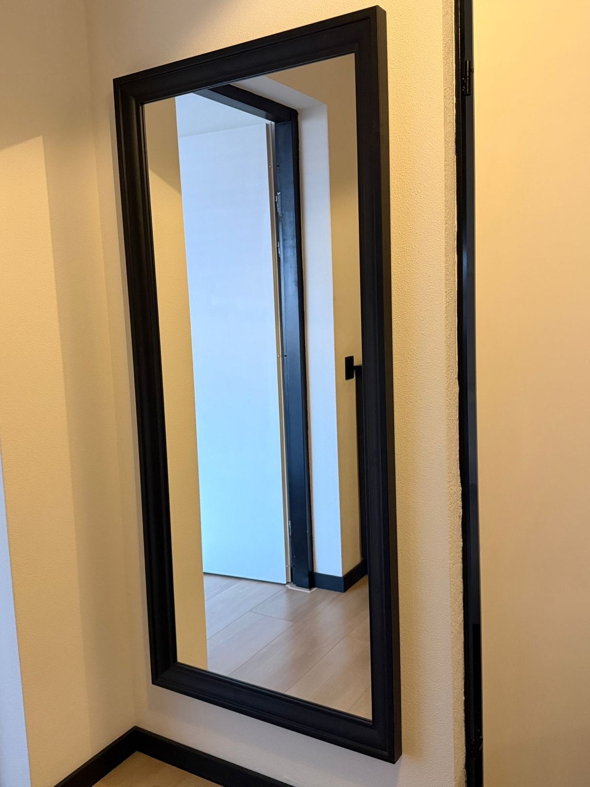 Zwarte spiegel IKEA, Huis en Inrichting, Woonaccessoires | Spiegels, Ophalen, Zo goed als nieuw, 150 tot 200 cm, Rechthoekig