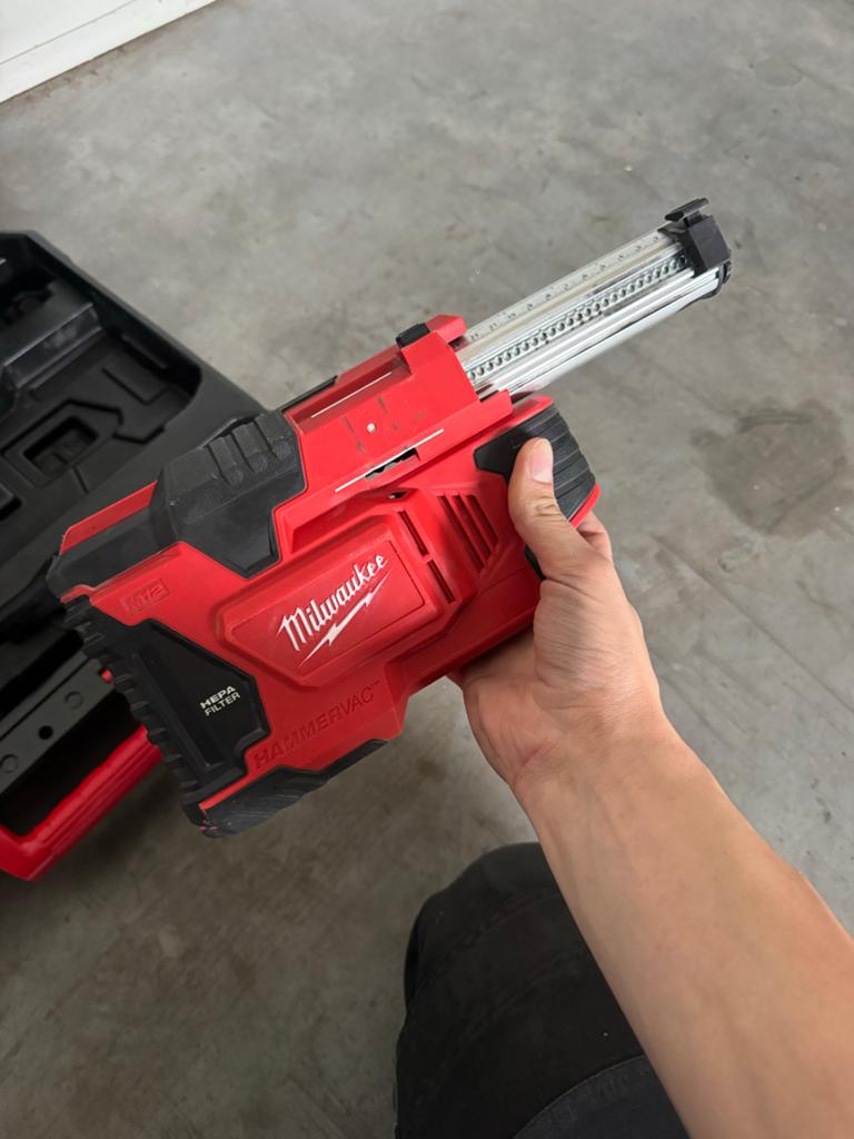 Milwaukee M12 DE-151C Stofzuiger met HEPA filter, Ophalen of Verzenden, Zo goed als nieuw