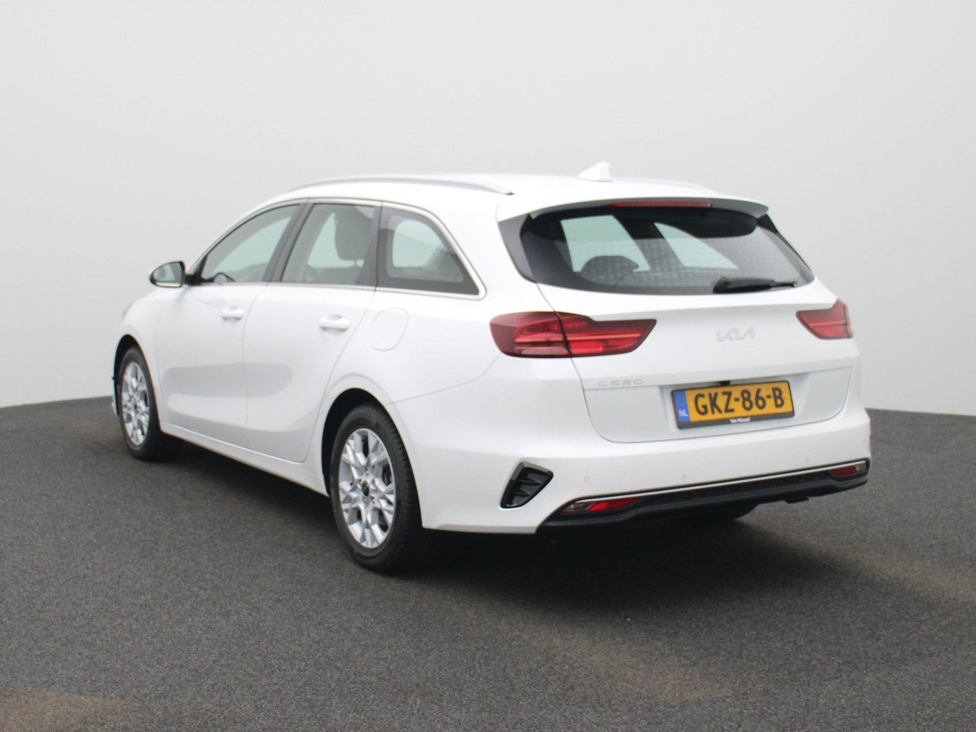 Kia Ceed Sportswagon 1.5 T-GDi DynamicLine | * GRATIS TREKHA, Auto's, Stof, Gebruikt, 610 kg, Wit