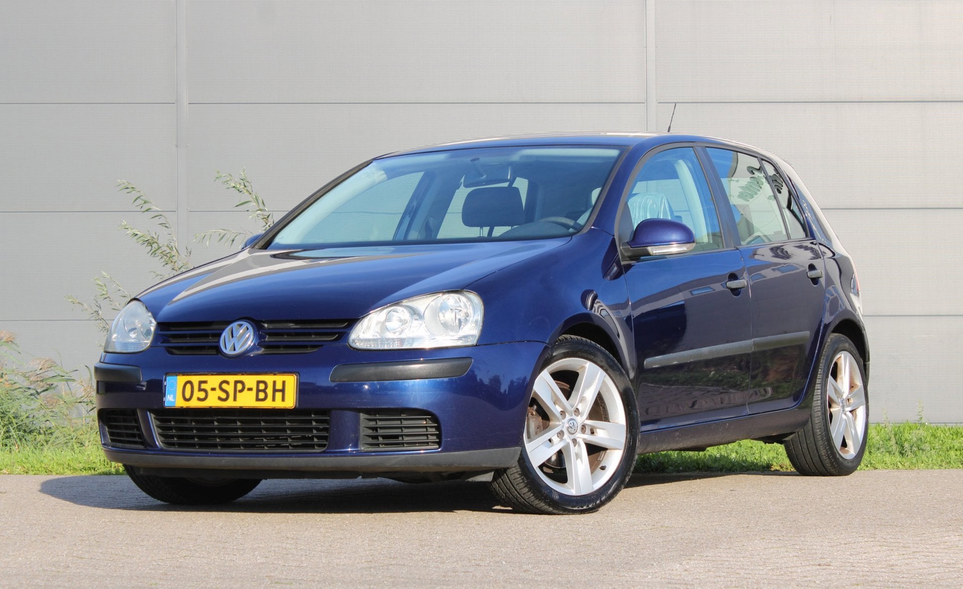 Volkswagen Golf 1.6 FSI Turijn Airco Navigatie Trekhaak !NIE, Voorwielaandrijving, Gebruikt, Zwart, 4 cilinders