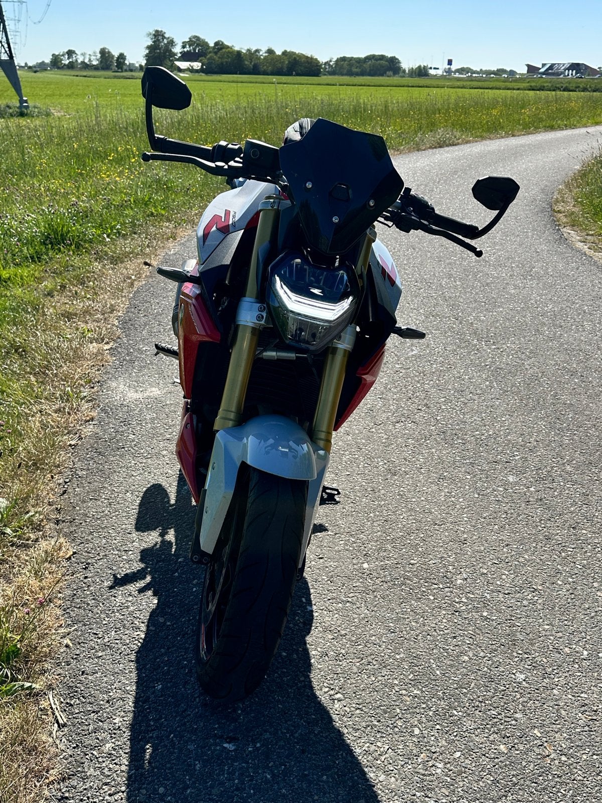 BMW F900R bj 2021 (voorzien van Akrapovic), 2 cilinders, Sportuitlaat, Gebruikt, Particulier