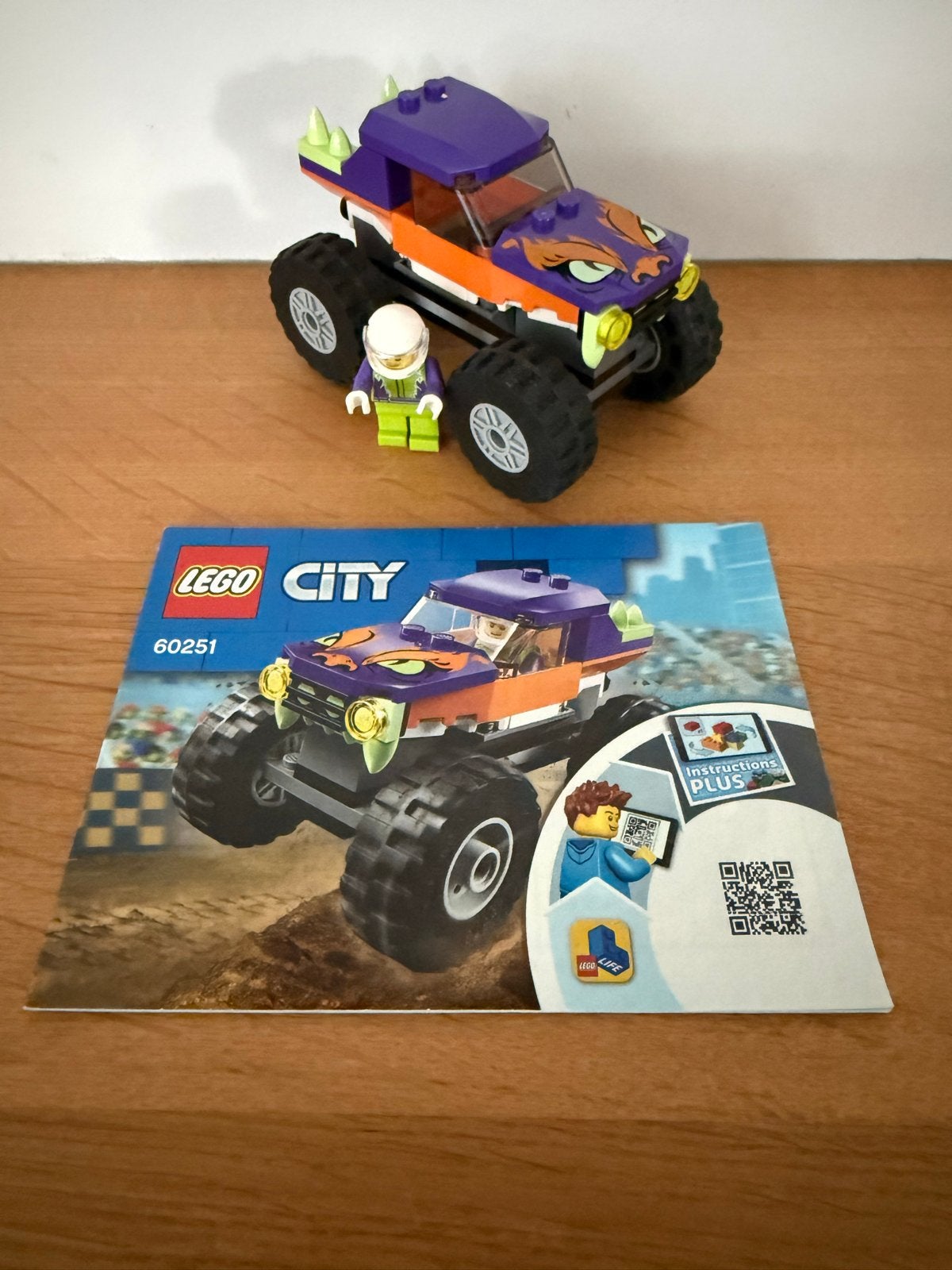 Lego City Monster Truck 60251 met minifiguur en boekje, Ophalen, City, Lego, Zo goed als nieuw