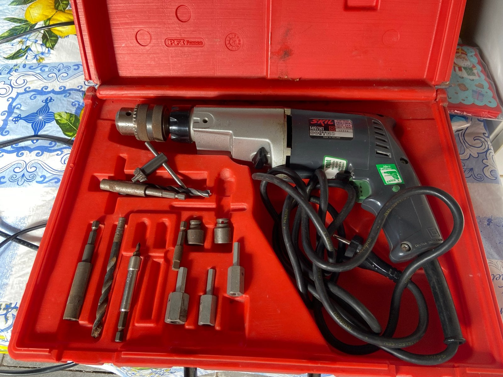 Skil Boormachine 1407 H1 met accessoires in koffer, Doe-het-zelf en Verbouw, Gereedschap | Boormachines, Ophalen of Verzenden