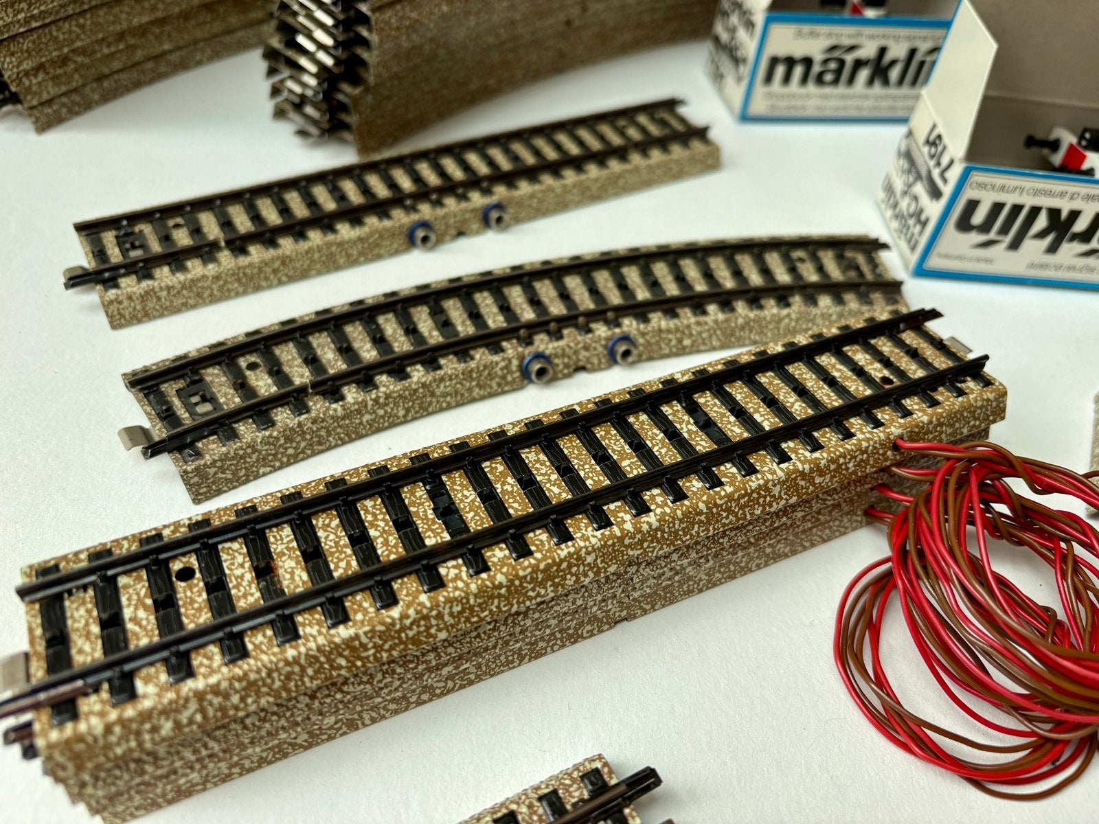 83-delige set Marklin H0 M-rails contactrail aansluitrail, Wisselstroom, Verzenden, Rails, Zo goed als nieuw