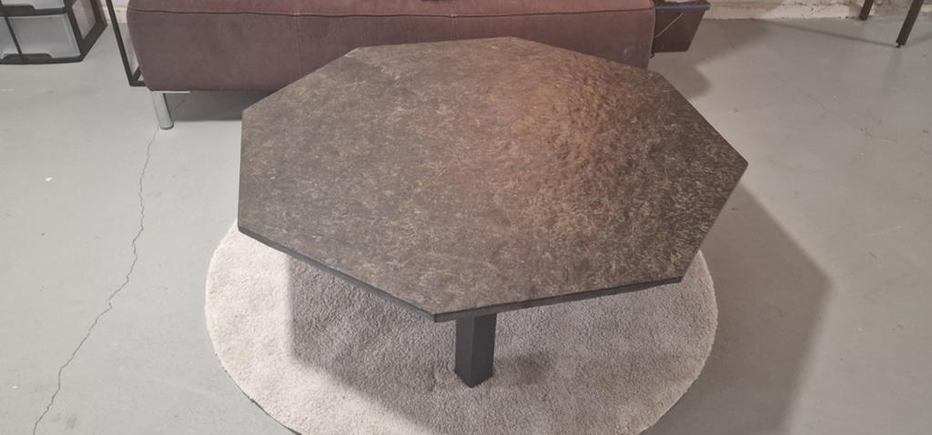 Unieke achthoekige salontafel met robuust blad, Huis en Inrichting, Tafels | Salontafels, Gebruikt, 50 tot 100 cm, Overige materialen