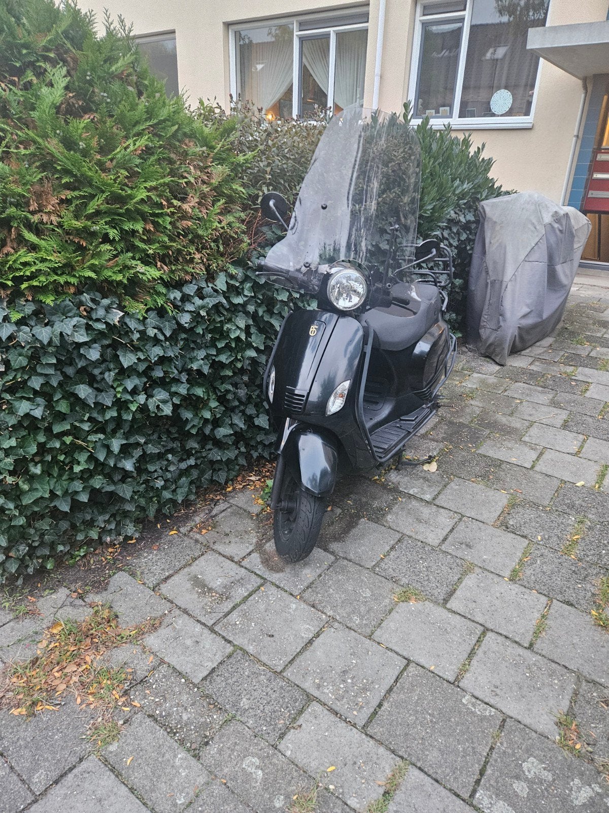 snorscooter Scooter te koop – start wel, maar geen vermogen, Fietsen en Brommers, Ophalen, Gebruikt, Vespa look-a-like, Benzine