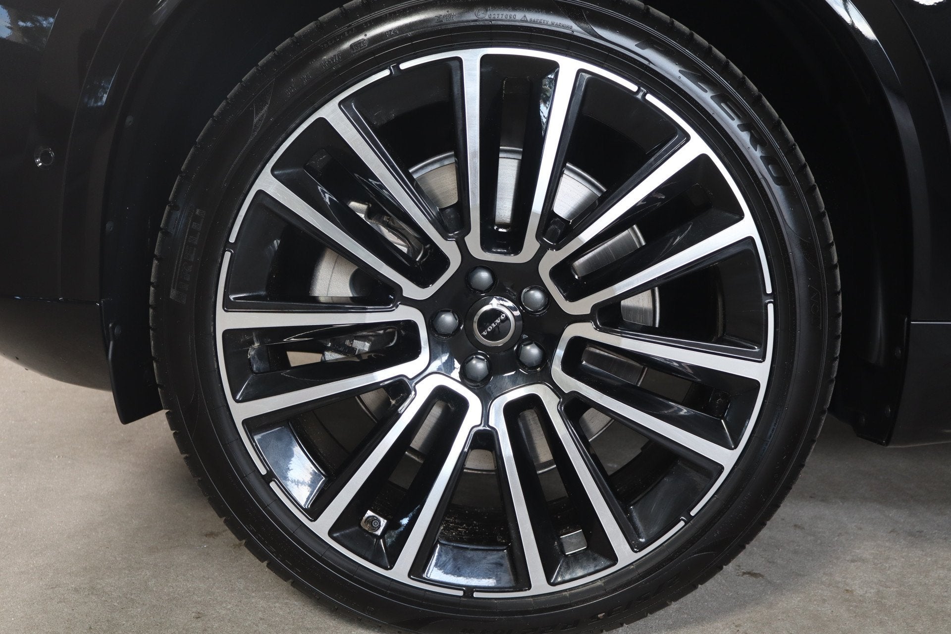 Volvo XC90 2.0 T8 PHEV AWD Ultra Black Edition Bow&Wilk I Lu, Gebruikt, 4 cilinders, 1969 cc, 7 stoelen