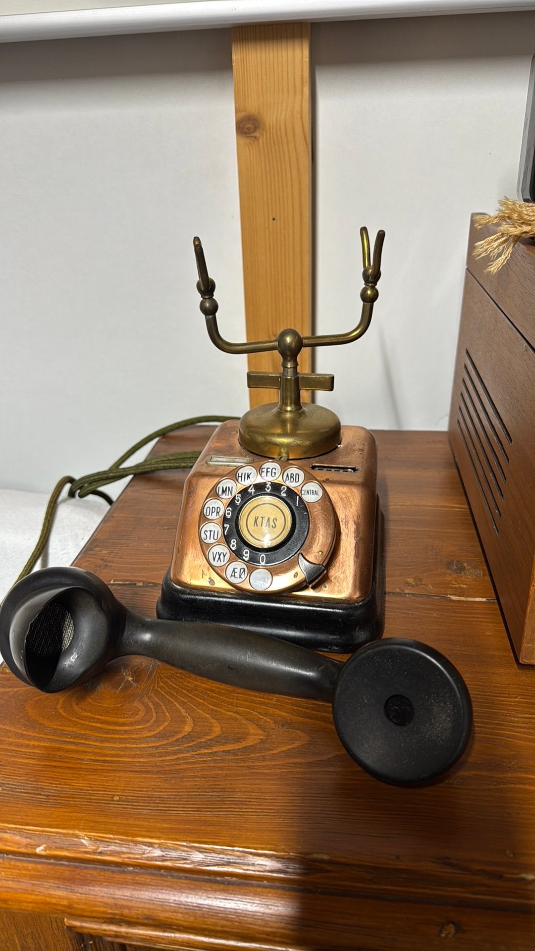 Vontage telefoon van koper, Telecommunicatie, Vaste telefoons | Niet Draadloos, Ophalen of Verzenden, Gebruikt, Met draaischijf