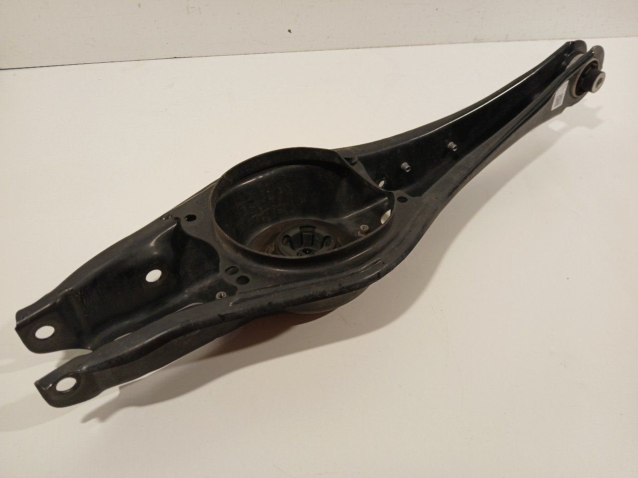 Draagarm links achter onder Volkswagen Golf, Onderdelen@venauto.nl, Van der Ven Autorecycling B.V., Gebruikt, Ettenseweg 76, 4706 PB Roosendaal, The Netherlands