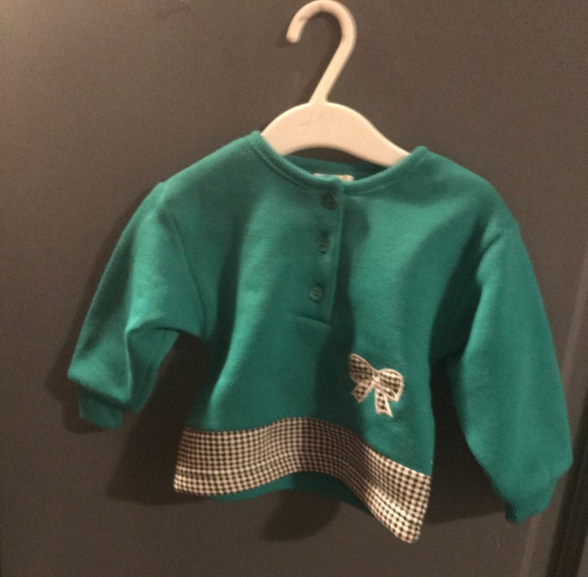 Groen baby truitje met strik en ruitjespatroon maat 74, Ophalen, Gebruikt, Jongetje of Meisje