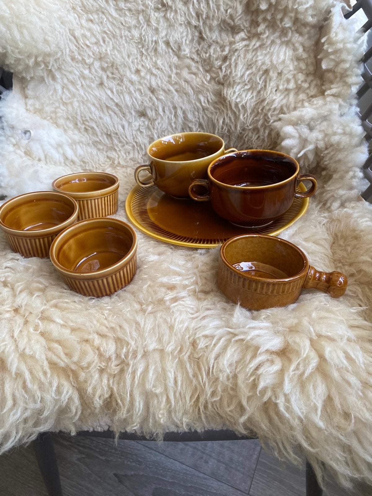 Set vintage servies bakjes, soepkommen en bord jaren ‘70, Huis en Inrichting, Keramiek, Vintage, Ophalen of Verzenden, Zo goed als nieuw