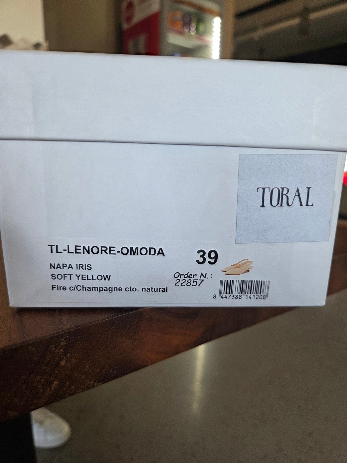 Toral TL-LENORE-OMODA Pumps - Zacht Geel - Maat 39, Pumps, Geel, Nieuw, Ophalen of Verzenden
