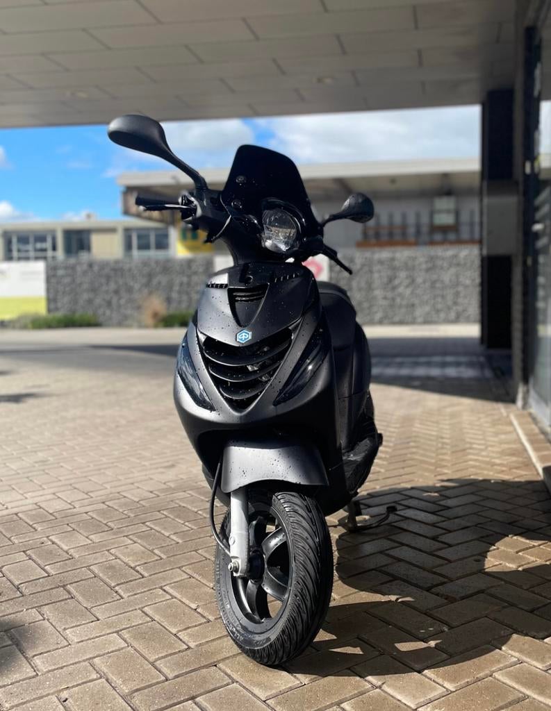 Piaggio zip 4 takt 50cc 2016 45km/u, Fietsen en Brommers, Scooters | Piaggio, Zo goed als nieuw, Zip, Benzine, Ophalen