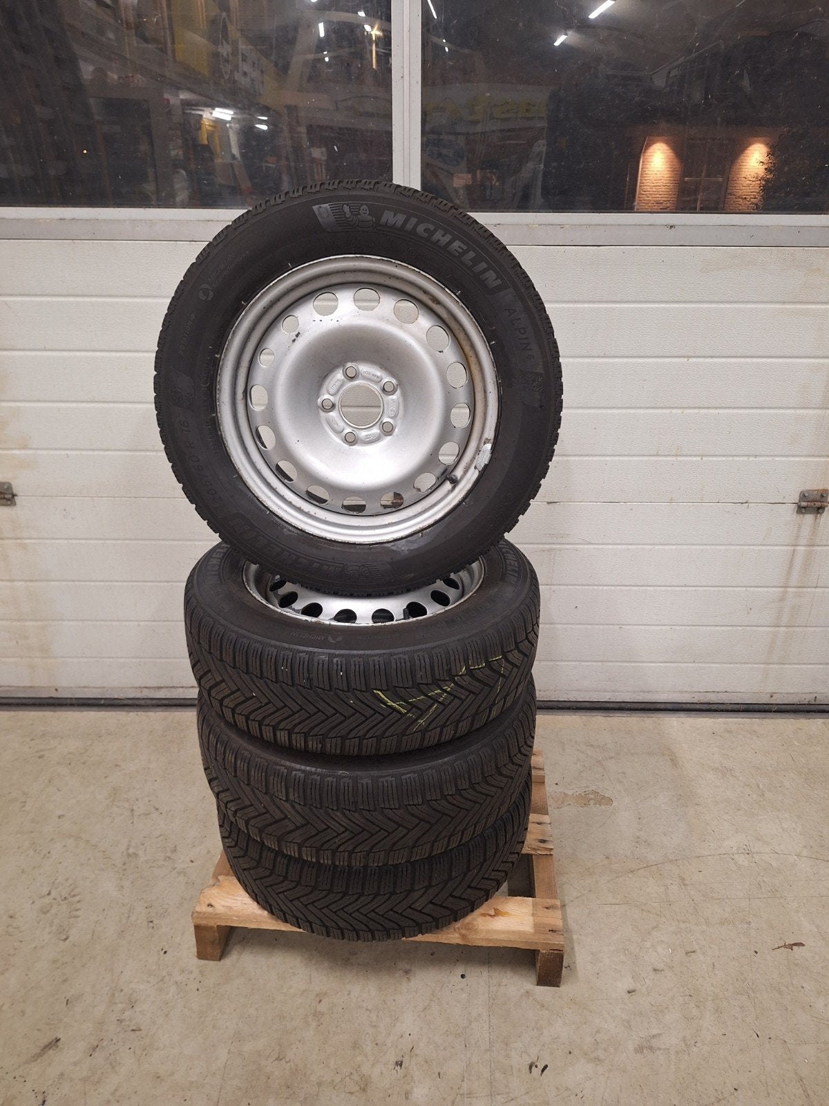 winterbanden en velgen ford transit connect, Ophalen, 16 inch, Banden en Velgen, Bestelwagen