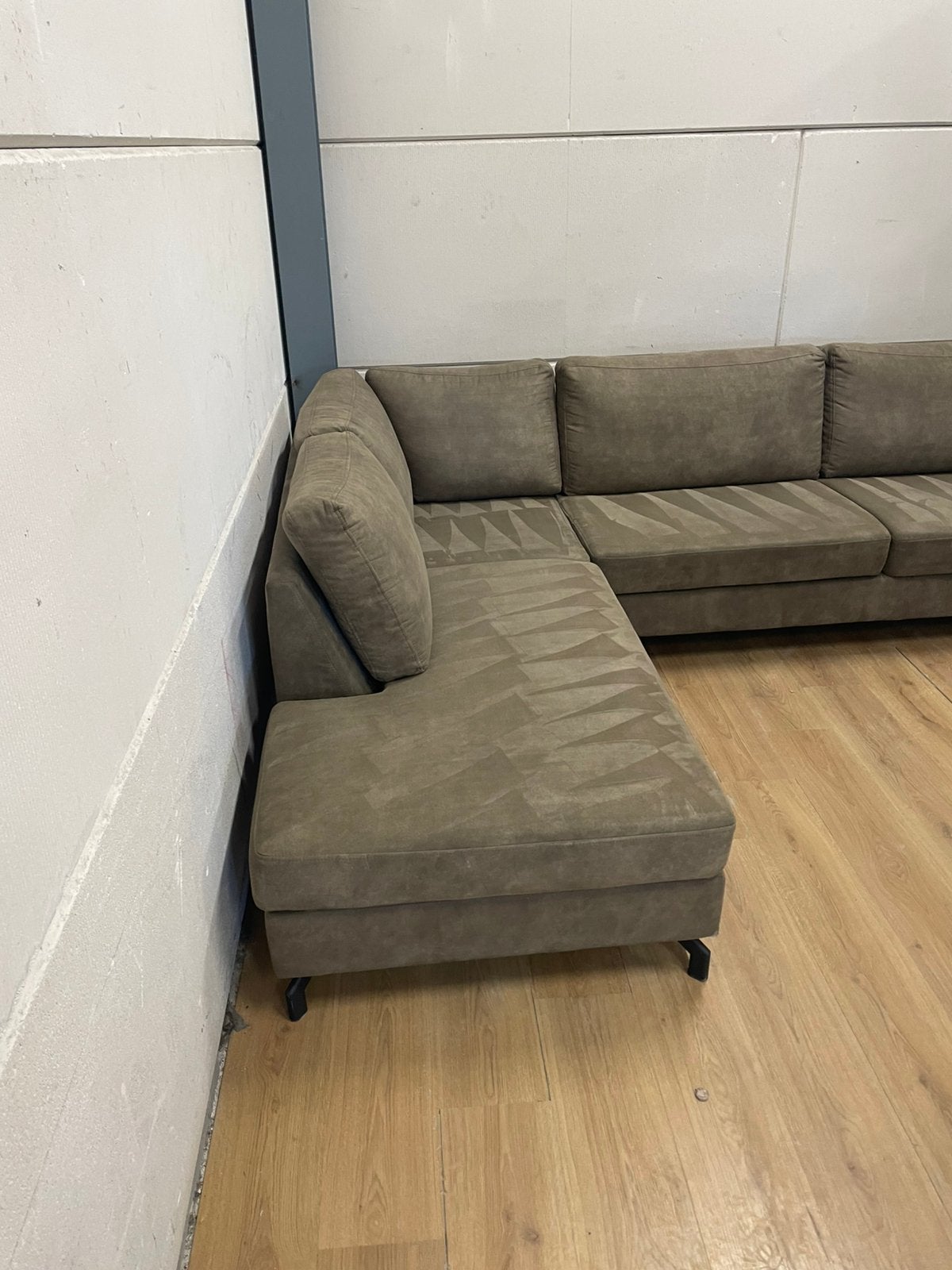 Mooie luxe suede bruine hoekbank - GEREINIGD!!!, Huis en Inrichting, Ophalen, 250 tot 300 cm, Luxe, Hoekbank